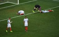 NICE, FRANCE - JUNE 27: l-r Jamie Vardy, Gary Cahill, Marcus Rashford, Joe Hart and Dele Alli of England show their disappointment after defeat during the UEFA Euro 2016 Round of 16 match between England and Iceland at Allianz Riviera Stadium on June 27, 2016 in Nice, France. (Photo by Laurence Griffiths/Getty Images)